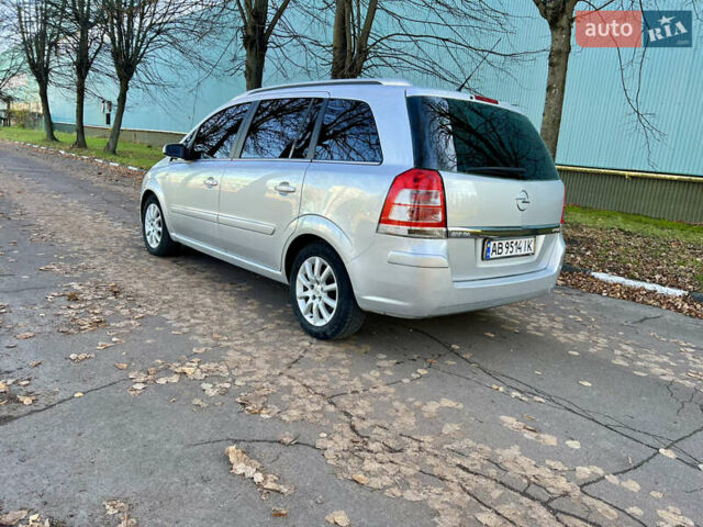 Серый Опель Зафира, объемом двигателя 1.9 л и пробегом 280 тыс. км за 4500 $, фото 2 на Automoto.ua