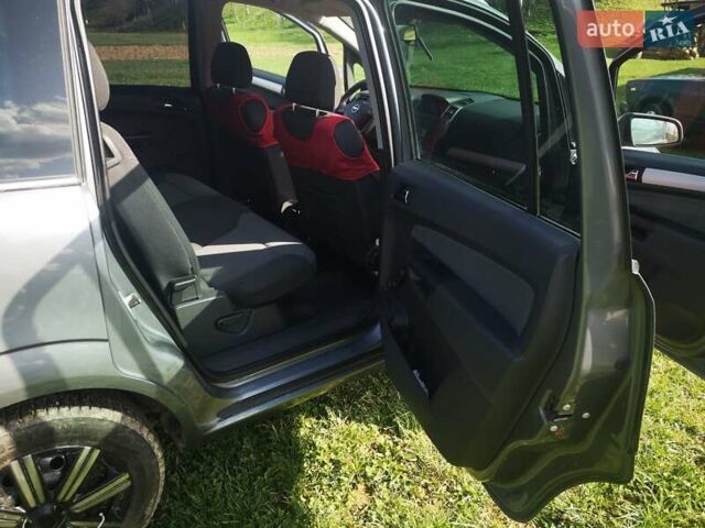 Серый Опель Зафира, объемом двигателя 1.6 л и пробегом 186 тыс. км за 5350 $, фото 13 на Automoto.ua