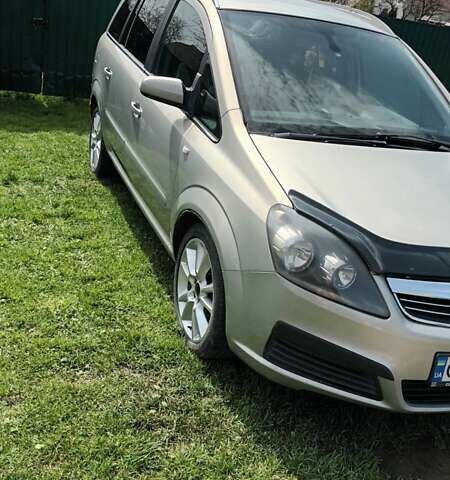 Серый Опель Зафира, объемом двигателя 1.9 л и пробегом 277 тыс. км за 4800 $, фото 1 на Automoto.ua