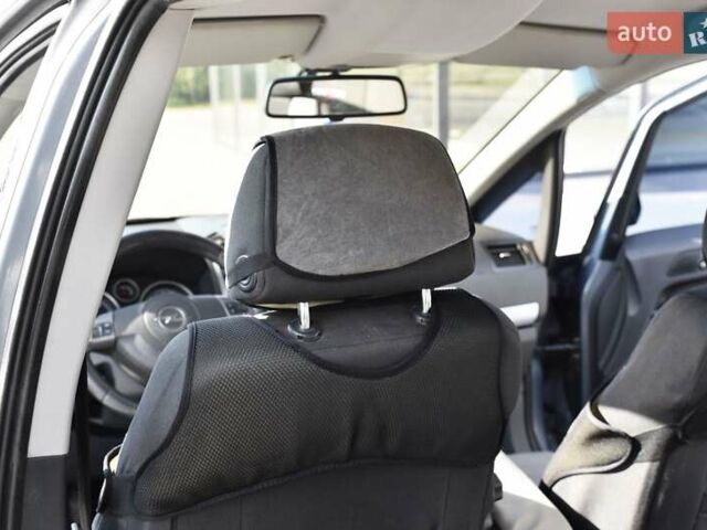 Серый Опель Зафира, объемом двигателя 1.9 л и пробегом 309 тыс. км за 4600 $, фото 19 на Automoto.ua