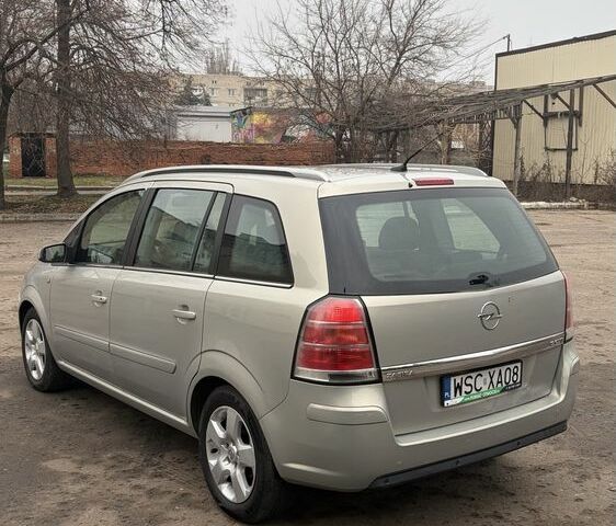 Серый Опель Зафира, объемом двигателя 2 л и пробегом 300 тыс. км за 2950 $, фото 5 на Automoto.ua