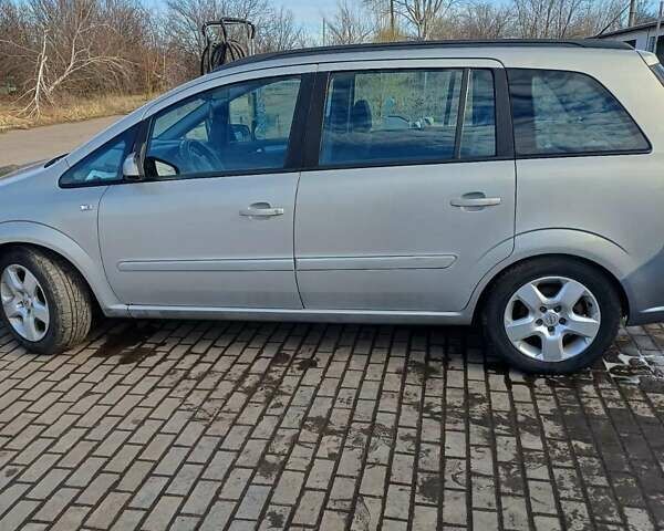 Серый Опель Зафира, объемом двигателя 1.8 л и пробегом 240 тыс. км за 4700 $, фото 1 на Automoto.ua