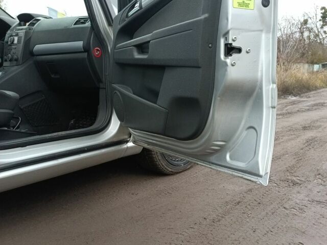 Серый Опель Зафира, объемом двигателя 0 л и пробегом 330 тыс. км за 3200 $, фото 2 на Automoto.ua