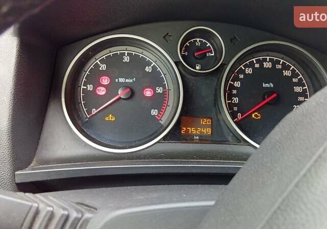 Серый Опель Зафира, объемом двигателя 1.9 л и пробегом 270 тыс. км за 4500 $, фото 7 на Automoto.ua