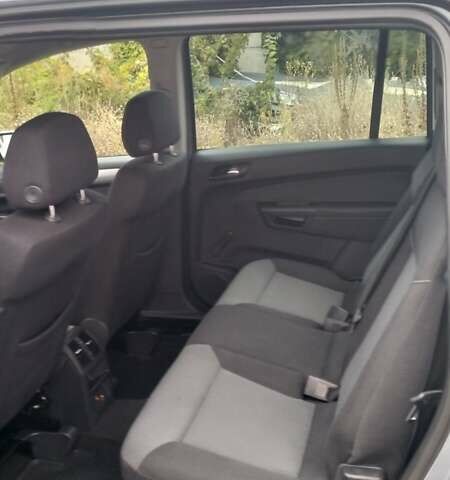 Серый Опель Зафира, объемом двигателя 1.6 л и пробегом 213 тыс. км за 5500 $, фото 3 на Automoto.ua