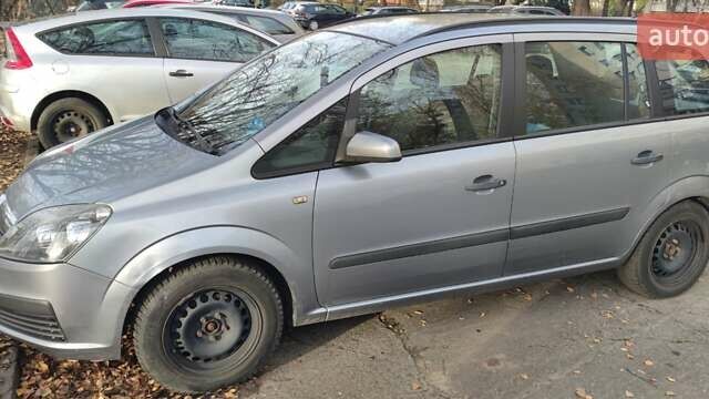Серый Опель Зафира, объемом двигателя 1.6 л и пробегом 291 тыс. км за 4300 $, фото 4 на Automoto.ua