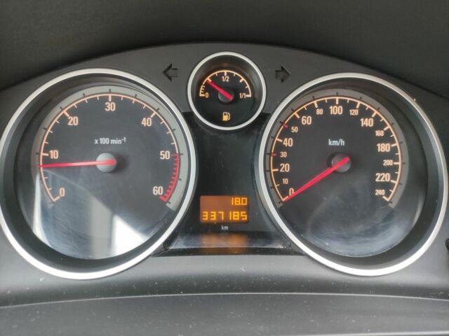 Серый Опель Зафира, объемом двигателя 1.9 л и пробегом 333 тыс. км за 2699 $, фото 17 на Automoto.ua