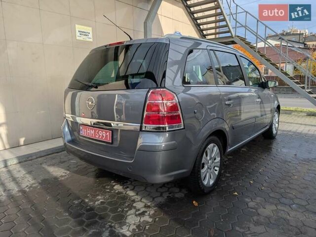 Серый Опель Зафира, объемом двигателя 1.8 л и пробегом 176 тыс. км за 5700 $, фото 3 на Automoto.ua
