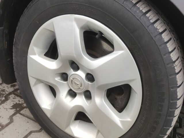 Серый Опель Зафира, объемом двигателя 1.9 л и пробегом 333 тыс. км за 2699 $, фото 19 на Automoto.ua