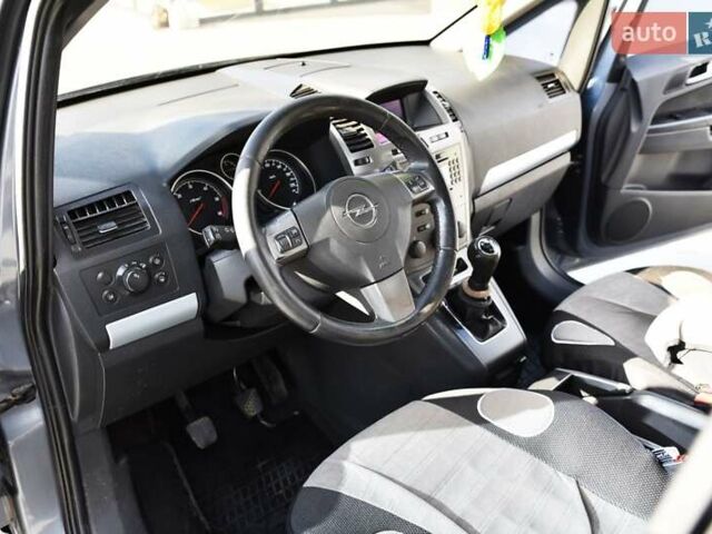 Серый Опель Зафира, объемом двигателя 1.9 л и пробегом 309 тыс. км за 4600 $, фото 17 на Automoto.ua