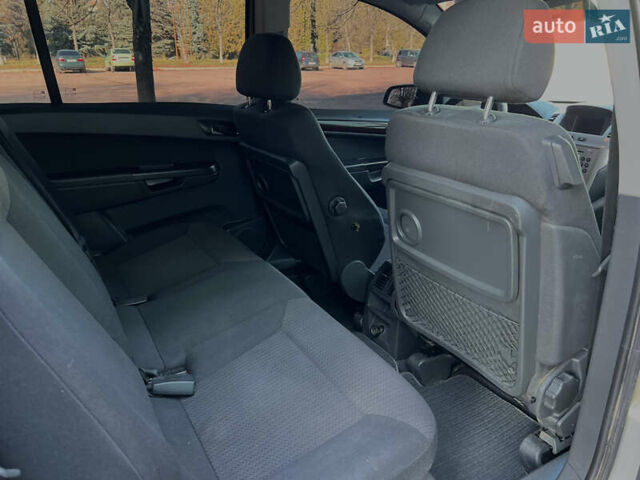 Серый Опель Зафира, объемом двигателя 1.9 л и пробегом 280 тыс. км за 4500 $, фото 6 на Automoto.ua