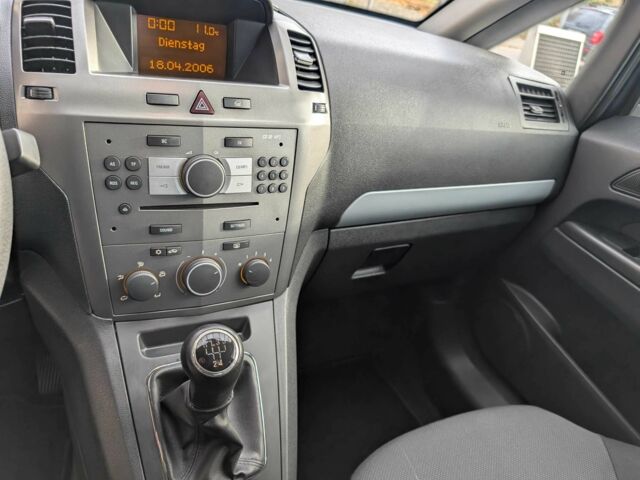 Серый Опель Зафира, объемом двигателя 0 л и пробегом 176 тыс. км за 5500 $, фото 10 на Automoto.ua