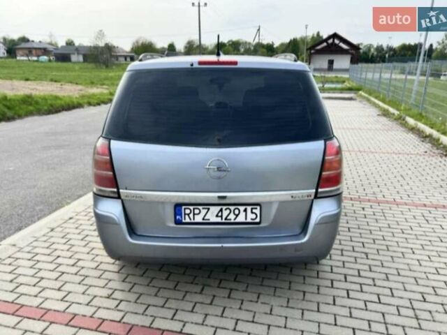 Серый Опель Зафира, объемом двигателя 1.8 л и пробегом 265 тыс. км за 1750 $, фото 1 на Automoto.ua