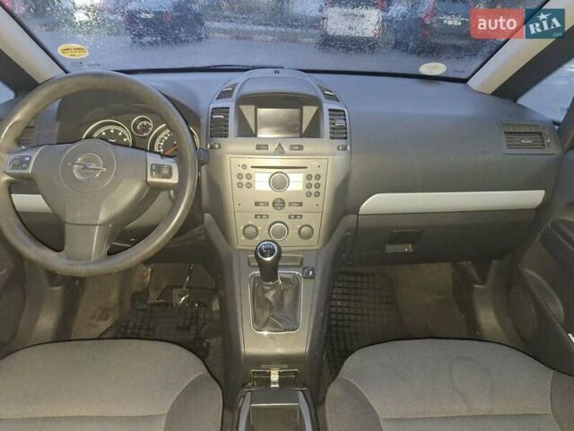 Серый Опель Зафира, объемом двигателя 1.8 л и пробегом 246 тыс. км за 5600 $, фото 8 на Automoto.ua