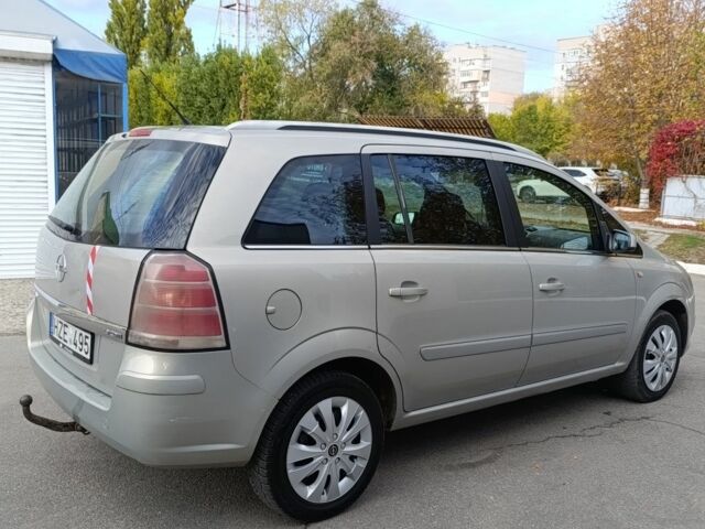 Серый Опель Зафира, объемом двигателя 1.9 л и пробегом 100 тыс. км за 2650 $, фото 2 на Automoto.ua