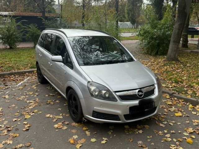 Серый Опель Зафира, объемом двигателя 1.9 л и пробегом 340 тыс. км за 3200 $, фото 3 на Automoto.ua