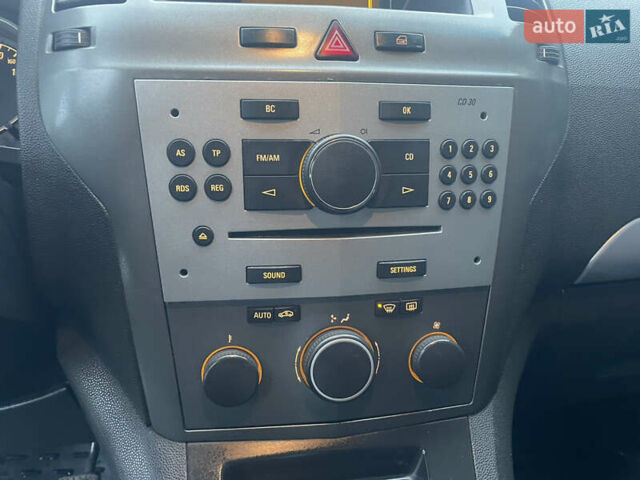 Серый Опель Зафира, объемом двигателя 1.8 л и пробегом 354 тыс. км за 3950 $, фото 25 на Automoto.ua