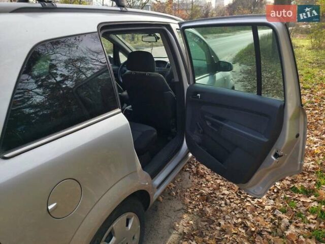 Серый Опель Зафира, объемом двигателя 1.8 л и пробегом 214 тыс. км за 5200 $, фото 22 на Automoto.ua