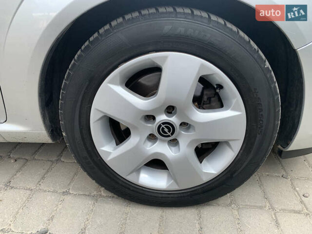 Серый Опель Зафира, объемом двигателя 1.9 л и пробегом 404 тыс. км за 6500 $, фото 11 на Automoto.ua