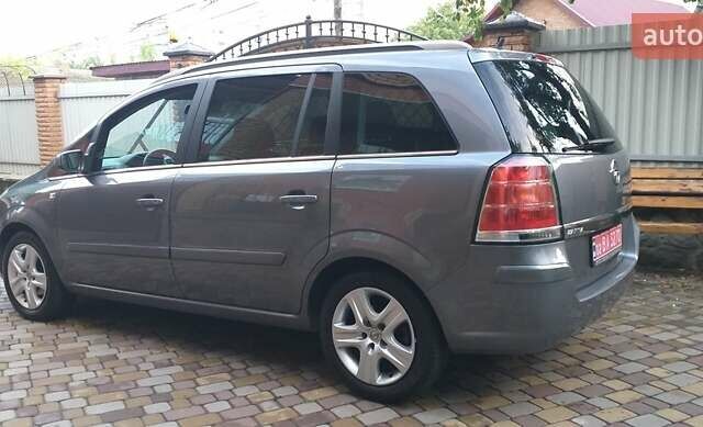 Серый Опель Зафира, объемом двигателя 1.6 л и пробегом 211 тыс. км за 5400 $, фото 6 на Automoto.ua