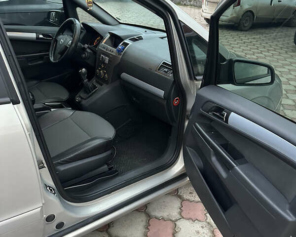 Серый Опель Зафира, объемом двигателя 1.91 л и пробегом 410 тыс. км за 4300 $, фото 13 на Automoto.ua