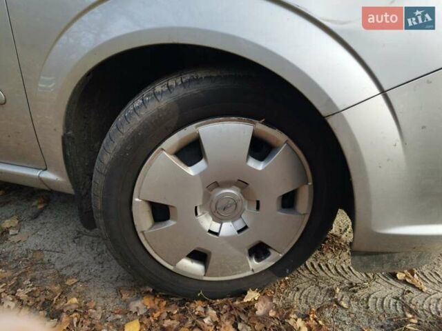 Серый Опель Зафира, объемом двигателя 1.8 л и пробегом 214 тыс. км за 5200 $, фото 27 на Automoto.ua