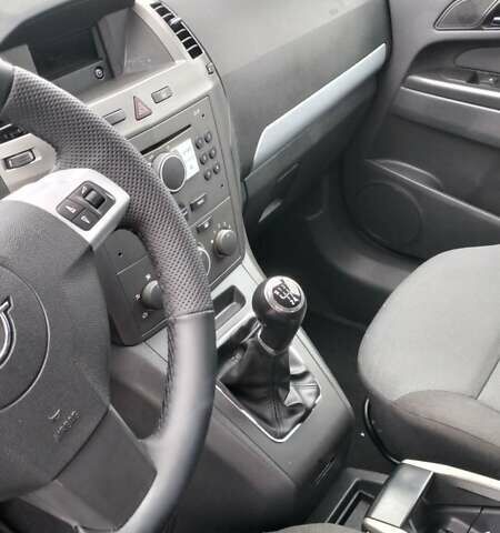 Серый Опель Зафира, объемом двигателя 1.6 л и пробегом 213 тыс. км за 5500 $, фото 6 на Automoto.ua