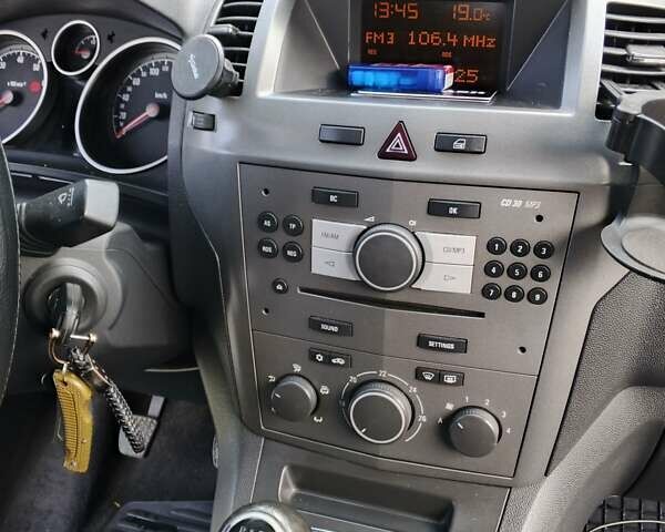 Серый Опель Зафира, объемом двигателя 1.8 л и пробегом 209 тыс. км за 5250 $, фото 18 на Automoto.ua