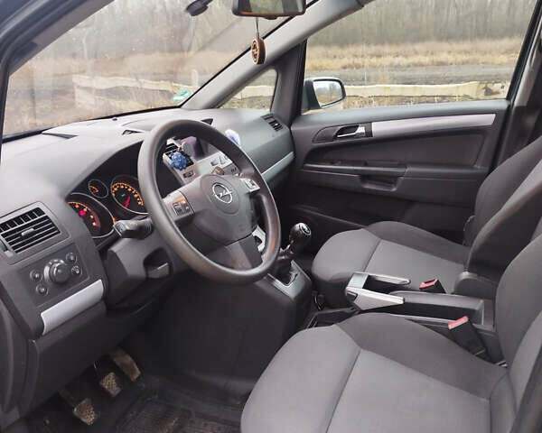 Серый Опель Зафира, объемом двигателя 1.6 л и пробегом 212 тыс. км за 4900 $, фото 17 на Automoto.ua