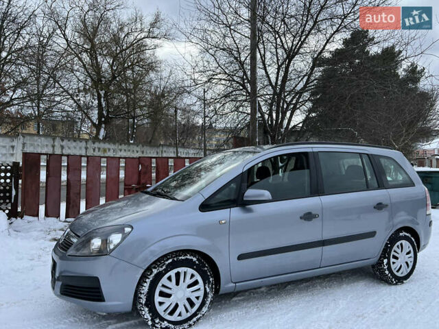 Серый Опель Зафира, объемом двигателя 1.6 л и пробегом 291 тыс. км за 3950 $, фото 1 на Automoto.ua