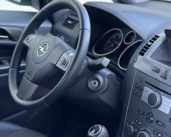 Опель Зафира 2006 в Жовкве на Automoto.ua Серый Опель Зафира, объемом двигателя 1.9 л и пробегом 228 тыс. км за 4999 $, фото 40 на Automoto.ua