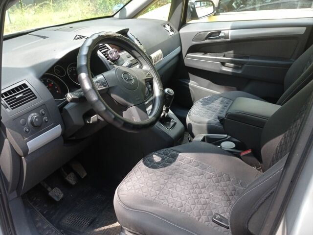 Серый Опель Зафира, объемом двигателя 1.6 л и пробегом 208 тыс. км за 5200 $, фото 8 на Automoto.ua