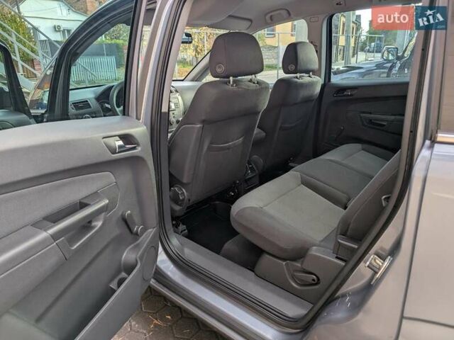 Серый Опель Зафира, объемом двигателя 1.8 л и пробегом 176 тыс. км за 5700 $, фото 11 на Automoto.ua