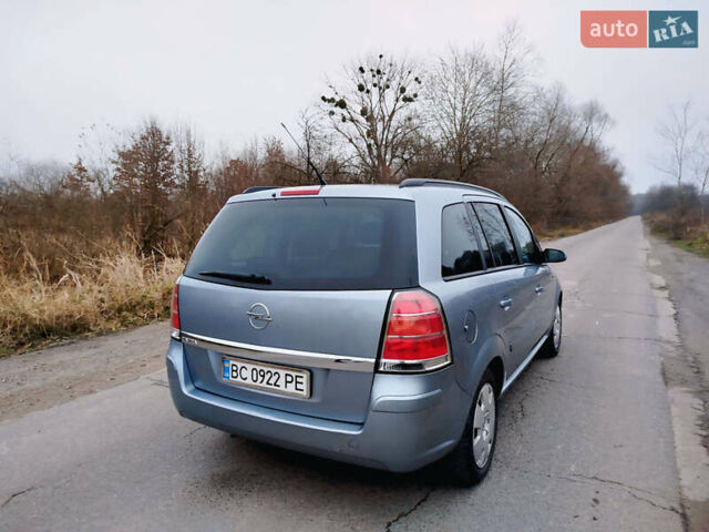 Серый Опель Зафира, объемом двигателя 1.6 л и пробегом 212 тыс. км за 4900 $, фото 2 на Automoto.ua