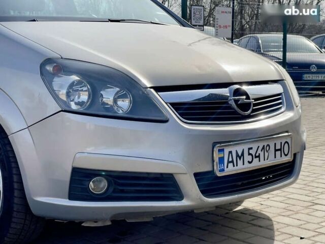 Серый Опель Зафира, объемом двигателя 1.9 л и пробегом 325 тыс. км за 5999 $, фото 7 на Automoto.ua