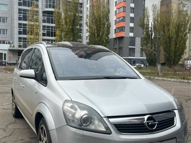 Серый Опель Зафира, объемом двигателя 1.9 л и пробегом 3 тыс. км за 2500 $, фото 1 на Automoto.ua