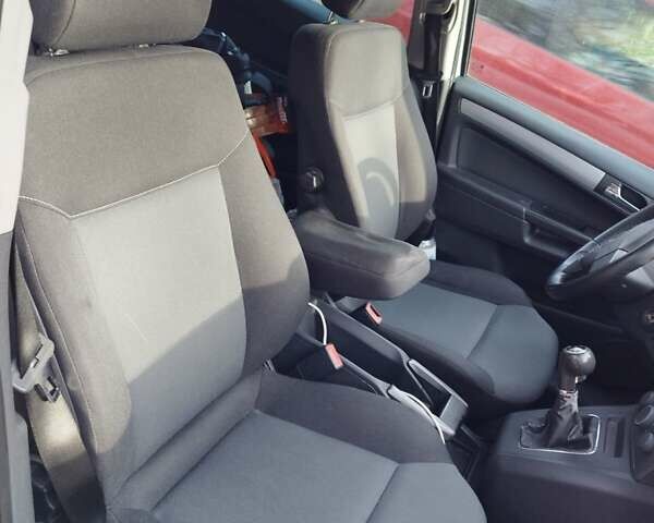 Серый Опель Зафира, объемом двигателя 1.8 л и пробегом 214 тыс. км за 5200 $, фото 14 на Automoto.ua