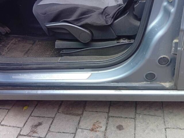 Серый Опель Зафира, объемом двигателя 0 л и пробегом 270 тыс. км за 4300 $, фото 2 на Automoto.ua