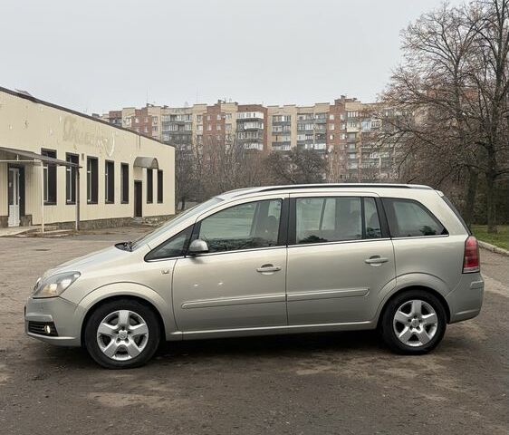 Серый Опель Зафира, объемом двигателя 2 л и пробегом 300 тыс. км за 2950 $, фото 7 на Automoto.ua