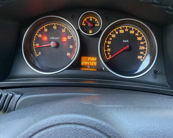 Серый Опель Зафира, объемом двигателя 1.8 л и пробегом 244 тыс. км за 5300 $, фото 9 на Automoto.ua