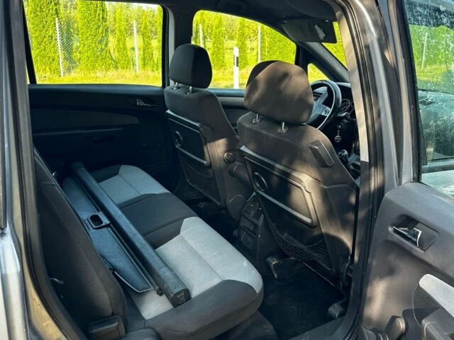 Сірий Опель Зафіра, об'ємом двигуна 1.9 л та пробігом 280 тис. км за 3600 $, фото 8 на Automoto.ua