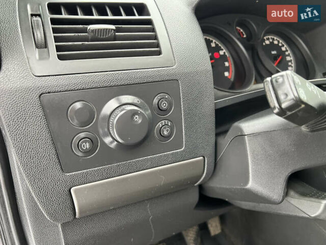 Серый Опель Зафира, объемом двигателя 1.6 л и пробегом 291 тыс. км за 3950 $, фото 35 на Automoto.ua