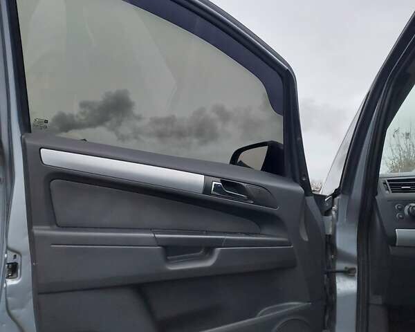 Серый Опель Зафира, объемом двигателя 1.91 л и пробегом 280 тыс. км за 4700 $, фото 12 на Automoto.ua