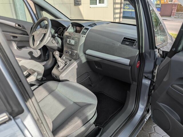 Серый Опель Зафира, объемом двигателя 0 л и пробегом 176 тыс. км за 5500 $, фото 17 на Automoto.ua