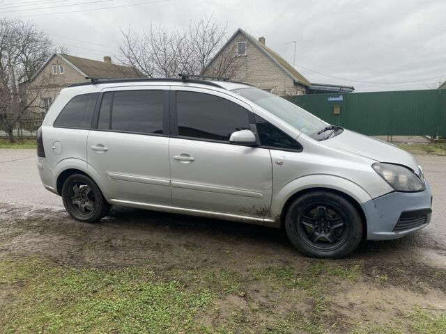 Серый Опель Зафира, объемом двигателя 1.9 л и пробегом 354 тыс. км за 2800 $, фото 4 на Automoto.ua