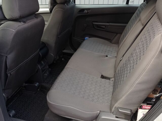 Серый Опель Зафира, объемом двигателя 1.6 л и пробегом 208 тыс. км за 5200 $, фото 6 на Automoto.ua