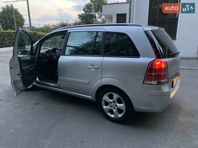 Серый Опель Зафира, объемом двигателя 1.8 л и пробегом 244 тыс. км за 5300 $, фото 4 на Automoto.ua