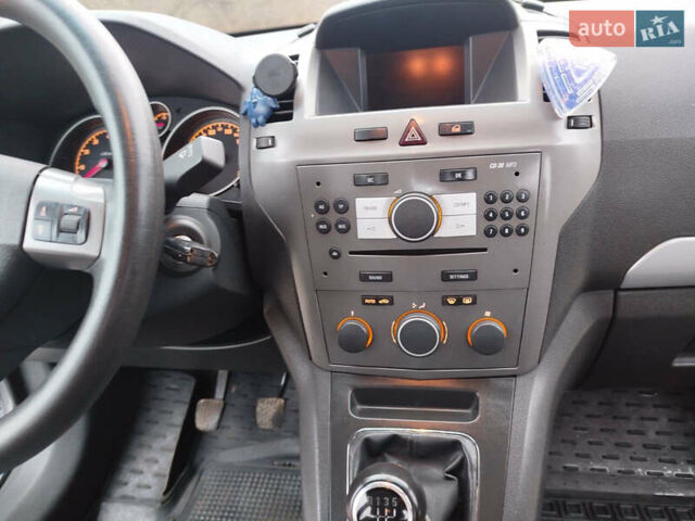 Серый Опель Зафира, объемом двигателя 1.6 л и пробегом 212 тыс. км за 4900 $, фото 7 на Automoto.ua