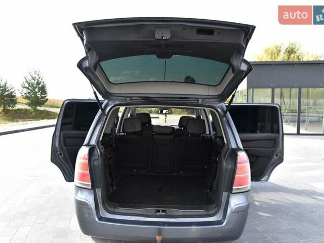 Серый Опель Зафира, объемом двигателя 1.9 л и пробегом 309 тыс. км за 4600 $, фото 24 на Automoto.ua