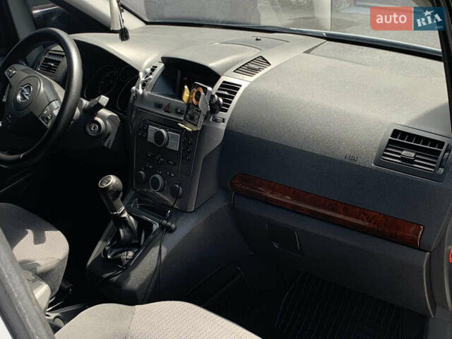 Серый Опель Зафира, объемом двигателя 1.9 л и пробегом 404 тыс. км за 6500 $, фото 24 на Automoto.ua